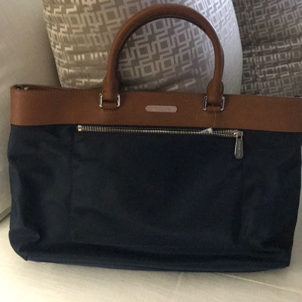 Michael Kors canvas carry all. 💙❤️